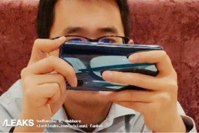 พบภาพผู้บริหาร Xiaomi เล่น Mi 9 สมาร์ทโฟนรุ่นใหม่ที่ยังไม่เปิดตัว จากนั้นภาพก็ถูกลบ