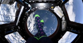 มาดู นักบินอวกาศฉลองคริสมาสต์อบอุ่นบนห้วงอวกาศ ห่างไกลก็มีความสุขได้