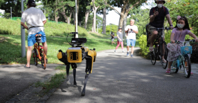 Spot หุ่นยนต์ 4 ขาออกโรงอีกครั้ง! ทำหน้าที่กระบอกเสียงวิ่งเตือนผู้คนให้รักษาระยะห่างในสวนสาธารณะสิงคโปร์