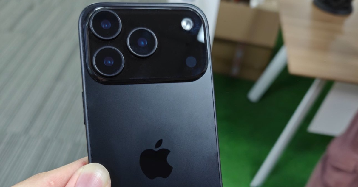 iPhone 17 Pro หลุดภาพเครื่องจริง จะมาพร้อมดีไซน์ด้านหลังใหม่อลังการงานสร้างสุดๆ!