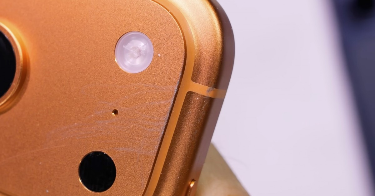 iPhone 17 Pro เจอปัญหา 'เป็นรอยง่าย' โดยเฉพาะสีส้มและน้ำเงิน!