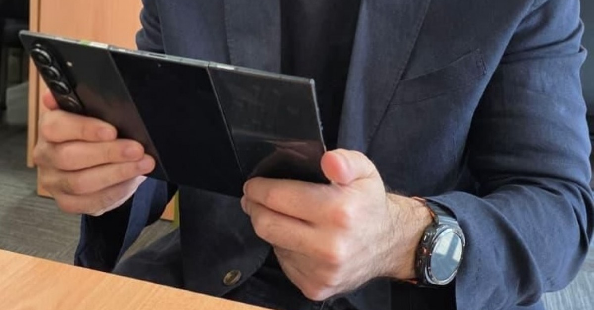 ภาพหลุดเผย Samsung Galaxy Z TriFold เคยมีตัวต้นแบบ "กล้อง 4 ตัว" ก่อนเปิดตัวจริง!