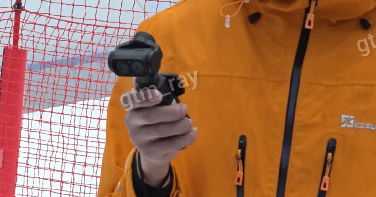 DJI Osmo Pocket 4 Pro หลุดภาพจริง! เผยดีไซน์กล้องคู่ครั้งแรก พร้อมจอกลางแบบหมุนที่เป็นเอกลักษณ์