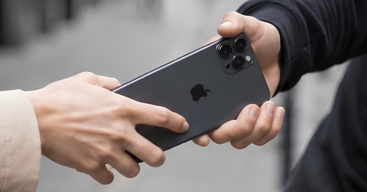 Apple ซุ่มพัฒนาฟีเจอร์ความปลอดภัยใหม่ ระบบล็อกหน้าจออัตโนมัติทันทีเมื่อถูก "กระชาก" เครื่องหนี