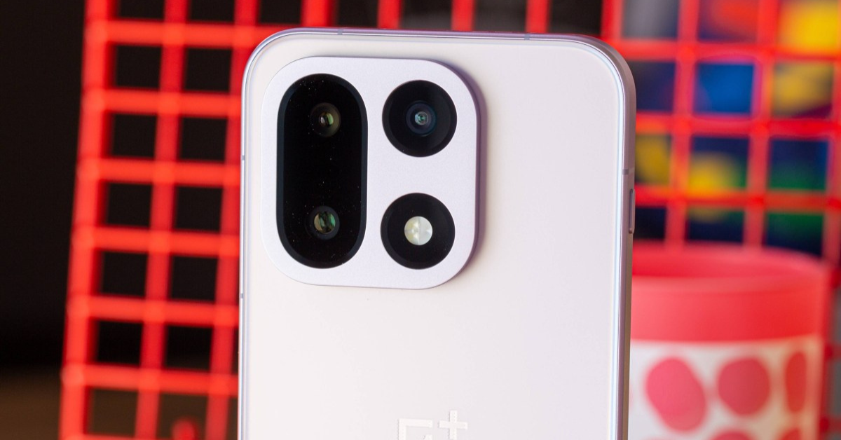 OnePlus 16 เผยข้อมูลหลุดระลอกใหม่ คาดมาพร้อมปุ่ม AI อัจฉริยะ, กล้องซูม 200MP และแบตเตอรี่ยักษ์ความจุ 9,000 mAh