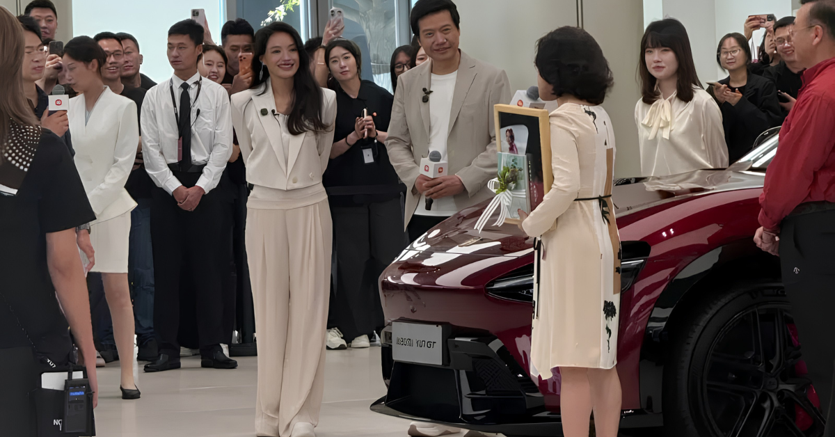 Xiaomi ฉลองความสำเร็จครั้งยิ่งใหญ่ "เหลย จุน" ควงซุปตาร์ "ซูฉี" ส่งมอบยอดเอสยูวีไฟฟ้าสมรรถนะสูง YU7 GT ล็อตแรกอย่างเป็นทางการ
